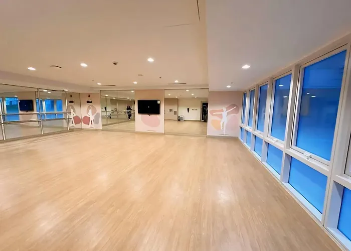 Apartment 1br Mckinley, Taguig - Sleeps Up To 4! *