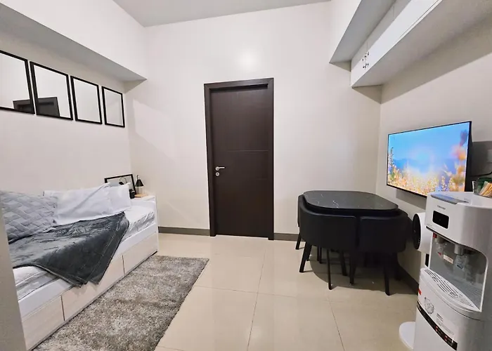 Apartment 1br Mckinley, Taguig - Sleeps Up To 4!