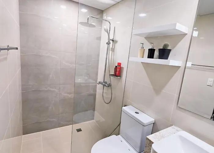 Apartment 1br Mckinley, Taguig - Sleeps Up To 4! *