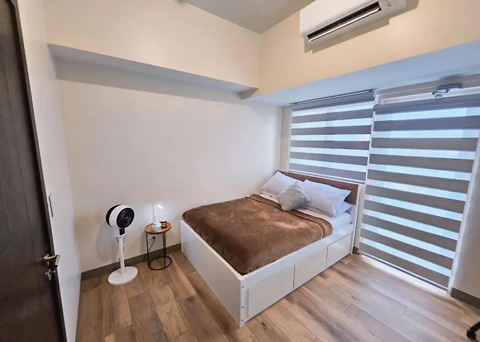 Apartment 1br Mckinley, Taguig - Sleeps Up To 4! *