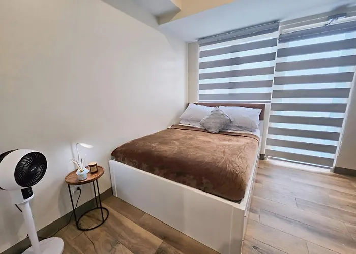 1br Mckinley, Taguig - Sleeps Up To 4! * Manila