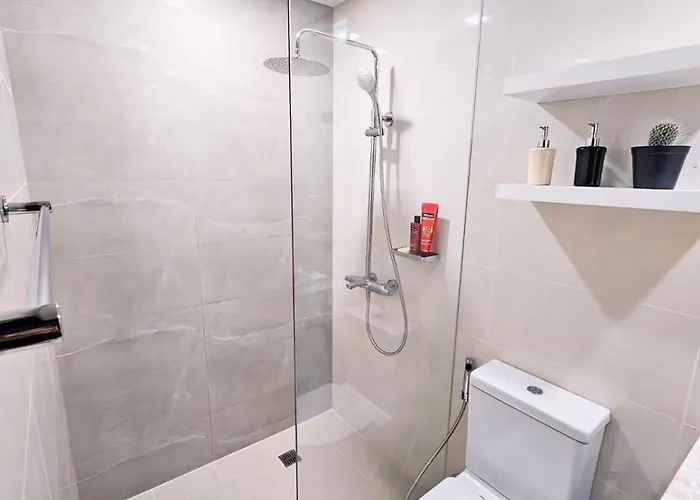 1br Mckinley, Taguig - Sleeps Up To 4! * Manila